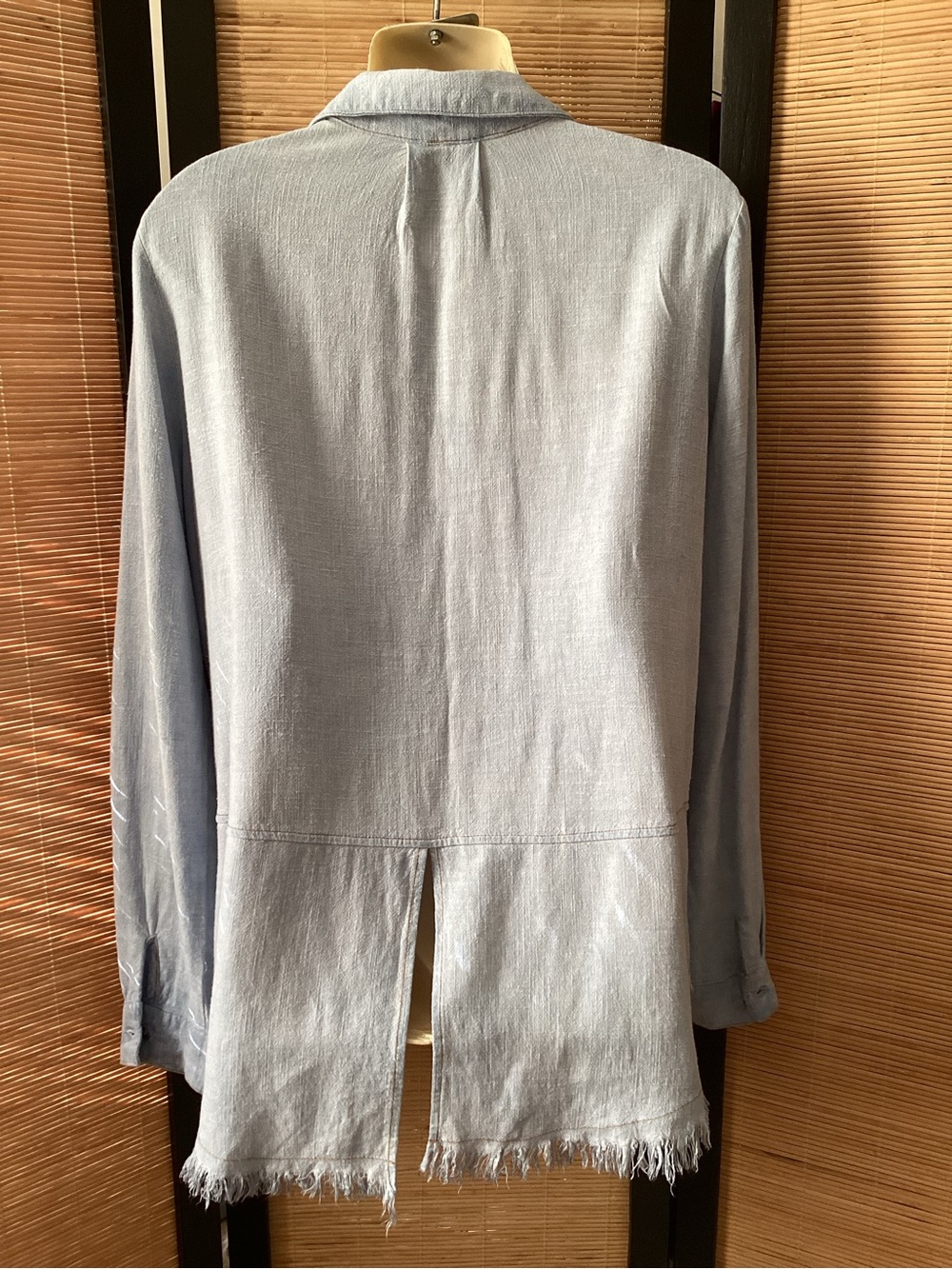 Umgee Linen Blend Light Blue Shirt Sz S frayed hem button down EUC - Picture 6 of 12